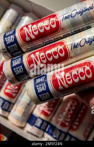 Necco Wafers, ein beliebter Kunstliebhaber aus alter Zeit, jetzt verkauft bei Macy's, 2022, New York City, USA Stockfoto