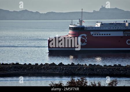 Marseille, Frankreich. 28. Dezember 2022. Das Passagierschiff Galeotta trifft nach einem Seeversuch im französischen Mittelmeerhafen Marseille ein. Mit einem Mischantrieb, Heizöl und Flüssigerdgas (LNG) wird es am 8. Januar 2023 seine erste Kreuzung zwischen Marseille und Ajaccio antreten. (Foto: Gerard Bottino/SOPA Images/Sipa USA) Guthaben: SIPA USA/Alamy Live News Stockfoto