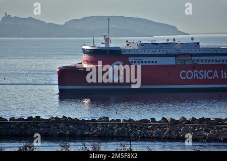 Marseille, Frankreich. 28. Dezember 2022. Das Passagierschiff Galeotta trifft nach einem Seeversuch im französischen Mittelmeerhafen Marseille ein. Mit einem Mischantrieb, Heizöl und Flüssigerdgas (LNG) wird es am 8. Januar 2023 seine erste Kreuzung zwischen Marseille und Ajaccio antreten. (Kreditbild: © Gerard Bottino/SOPA Bilder über ZUMA Press Wire) Stockfoto