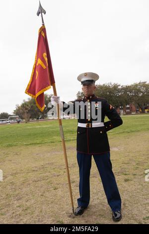 USA Marinekorps PFC. Frank Hess Jr., ein Einheimischer aus Athen, Georgia, rekrutiert Marine Corps als Ehrengraduierten für Platoon 1016, Charlie Company, 1. Recruit Training Batailion, am Marine Corps Recruit Depot Parris Island, South Carolina, 11. März 2022. Diese Auszeichnung erhielt Hess über 13 Wochen Training, indem er andere Rekruten während einer Reihe von Trainingsereignissen übertraf, bei denen ihre grundlegenden Fähigkeiten im Marine Corps getestet wurden. Stockfoto