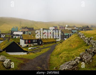 Mykines Hamlet Rasen überdachte Häuser Stockfoto