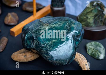 Ein großes Stück von Big Sur Jade auf dem Big Sur Jade Festival Stockfoto