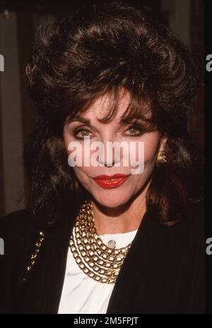 Joan Collins bei der Party für die Dynastie 200. am 15. Dezember 1988 Kredit: Ralph Dominguez/MediaPunch Stockfoto