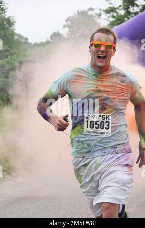 Waterloo, Kanada - Juni 29 2014: Unbekannte Personen beim Color Run Stockfoto