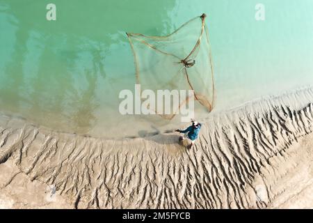 DÜRRE, DAS IST EINE SEHR VERBREITETE LANDSCHAFT IN BANGLADESCH, UND WENN DIESE ZEIT KOMMT, STEHT DIE BEVÖLKERUNG IN BANGLADESCH VOR EINEM SEHR ENTSCHEIDENDEN MOMENT. Stockfoto