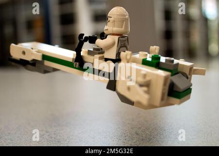 Spielzeugkämpfer Lego Star Wars Flying Storm Trooper Stockfoto