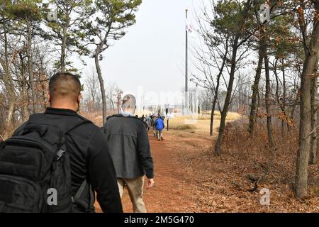 2. Division / RUCD-Führer geht zum Observatorium im UN FORCES FIRST BATTLE MEMORIAL Park. Stockfoto