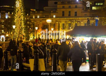 London Embankment und um den Trafalgar Square zu Weihnachten Stockfoto