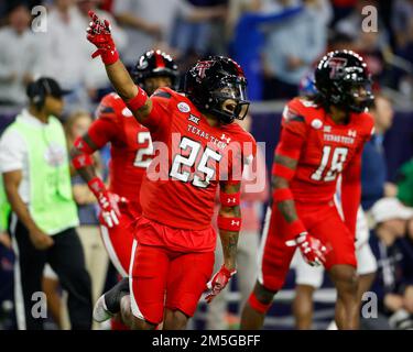 28. Dezember 2022: Texas Tech Defensive Back Dadrion Taylor-Demerson (25) feiert nach einem Defensivstopp am 4. Down während des TaxAct Texas Bowl am 28. Dezember 2022 in Houston. (Kreditbild: © Scott Coleman/ZUMA Press Wire) Stockfoto