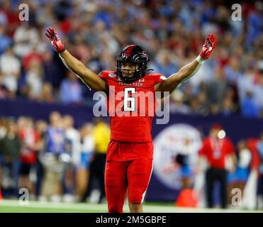 28. Dezember 2022: Texas Tech Linebacker Kosi Eldridge (6) Gesten nach einem Defensivstopp am vierten Down während des TaxAct Texas Bowl am 28. Dezember 2022 in Houston. (Kreditbild: © Scott Coleman/ZUMA Press Wire) Stockfoto