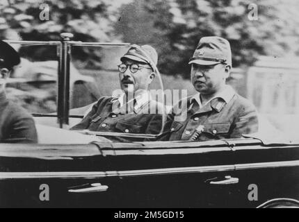 Pazifikkrieg 1941-1945. Japanischer Premierminister Hideki Tojo bei seiner Rückkehr in die japanische Hauptstadt nach einem Besuch an der Südfront im Juli 1943. Stockfoto