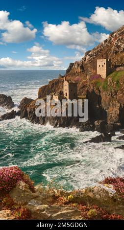 Zerstörten Motor beherbergt von Botallack Tin Mine, in der Nähe von St. Agnes, Cornwall Stockfoto