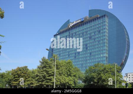 Hotel Radisson Blu 87m, Gebäude, Glasgebäude, rund, Glasgebäude, Blau, Bockenheim, Main, Frankfurt, Hessen, Deutschland Stockfoto