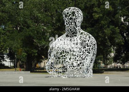 Skulptur Body of Knowledge von Jaume Plansa 2010, Buchstaben, Zahlen, Chaos, Verwirrung, Universitätscampus Westend, Universität, Campus, Westend, Main Stockfoto