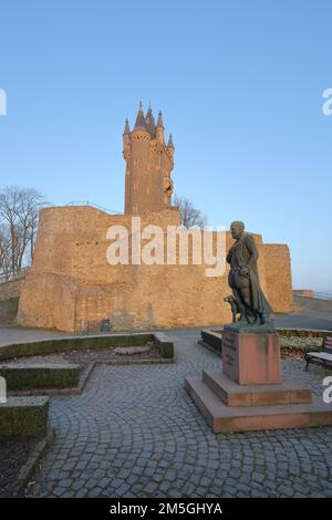 Das Wahrzeichen Wilhelmsturm wurde 1895 erbaut und Denkmal für Wilhelm I. 1533-1584, Prinz, Graf von Orange und Nassau, der Stille, Statue, Persönlichkeit Stockfoto