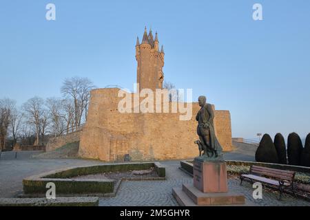 Das Wahrzeichen Wilhelmsturm wurde 1895 erbaut und Denkmal für Wilhelm I. 1533-1584, Prinz, Graf von Orange und Nassau, der Stille, Statue, Persönlichkeit Stockfoto