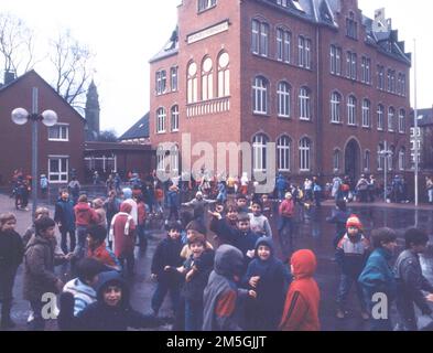 Hagen. Schule. Primär. Pupillen. Unterricht auf 22. 1. 1986 Stockfoto