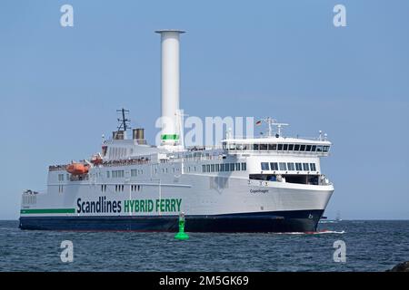 Scandlines Hybridfähre, Ostsee, Hanse Sail, Warnemünde, Rostock, Mecklenburg-Vorpommern, Deutschland Stockfoto