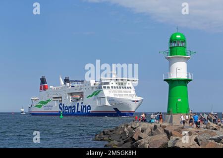 Stena Line Fähre, Ostsee, Pier Lichter, Hanse Sail, Warnemünde, Rostock, Mecklenburg-Vorpommern, Deutschland Stockfoto