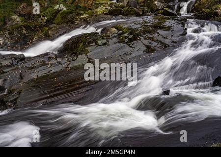 Wunderschöner Wasserfall am Fluss Ogwen in Snowdonia, Wales Stockfoto