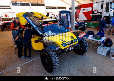 237 TIAN Po (chn), DU Xuanyi (chn), HANWEI Motorsport Team, SMG, Auto, FIA W2RC, Ambiance during the Dakar 2023’s Administrative and Technical Accounineering, vom 28. Bis 30. Dezember 2022 im Sea Camp bei Yanbu, Saudi-Arabien - Photo Julien Delfosse / DPPI Stockfoto