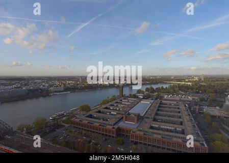 Die Stadt Köln und der Rhein aus der Vogelperspektive Stockfoto