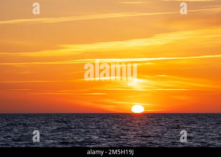 Sonnenuntergang Am Strand Von Kloster Auf Der Insel Hiddensee. Stockfoto