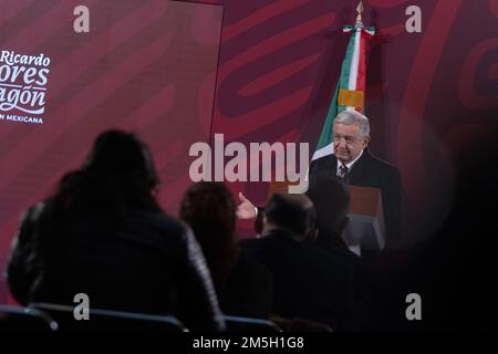 Nicht Exklusiv: 28. Dezember 2022. Mexiko-Stadt, Mexiko: Heute Morgen hat der mexikanische Präsident Andres Manuel Lopez Obrador während seines Penultimats gestikuliert Stockfoto