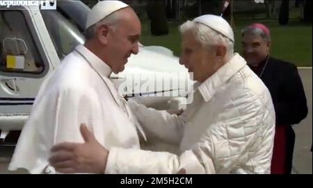 Photo Repertory, Italien. 15. Januar 2023. BEGEGNUNG ZWISCHEN PAPST FRANZISKUS UND PAPST EMERITUS BENEDICT XVI (ROM - 2013-03-23, FOTO) ps das Foto kann im Zusammenhang mit dem Kontext verwendet werden, in dem es aufgenommen wurde, und ohne die diffamierende Absicht des Dekorums der repräsentierten Personen nur redaktionelle Verwendung Kredit: Unabhängige Fotoagentur/Alamy Live News Stockfoto