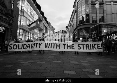 Glasgow Strike Solidarity protestiert als Reaktion auf den Amtsantritt von Premierminister Rishi Sunak als britischer Premierminister Stockfoto