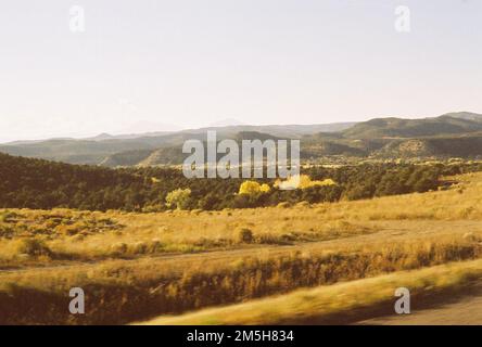 Santa Fe Trail - Fall am Raton Pass. Der Raton Pass in der Nähe von Trinidad, COLORADO, ist im Herbst ein wahres Herbstlaub. Ort: Raton Pass, Colorado (36,994° N 104,480° W) Stockfoto