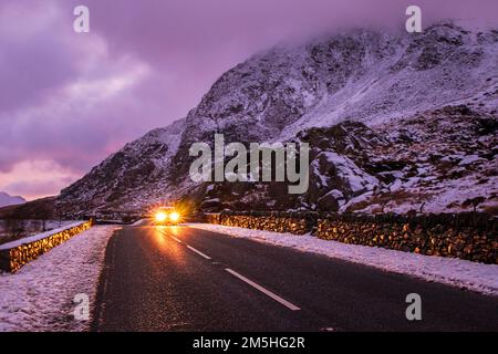 Ogwen Valley in reinem weißen Schnee Stockfoto