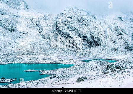 Ogwen Valley in reinem weißen Schnee Stockfoto