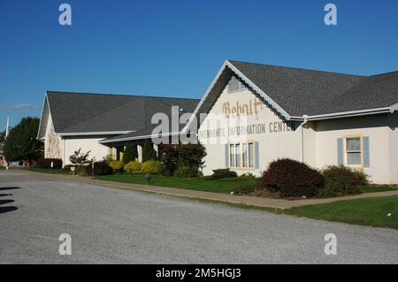 Amish Country Byway - Amish and Mennonite Heritage Center. Das Center ist für Besucher an einem sonnigen Tag in Holmes County bereit. Lage: Nahe Berlin, Ohio (40,568° N 81,781° W) Stockfoto