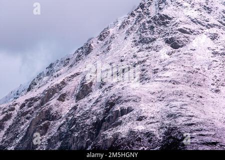 Ogwen Valley in reinem weißen Schnee Stockfoto