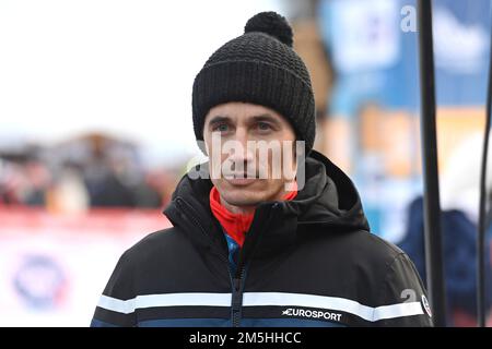 Ex-Skispringer und Eurosport-Skisprungexperte Martin SCHMITT. Einzelbild, abgeschnittenes Einzelmotiv, Hochformat, Hochformat. Skispringen, 71. International Four Hills Tournament 2022/23, Eröffnungsveranstaltung in Oberstdorf, Qualifikation am 28. Dezember 2022. AUDI ARENA. ? Stockfoto