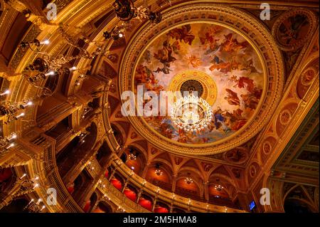 Budapest, Ungarn. Das Innere der Ungarischen Königlichen Staatsoper gilt als eine der schönsten in Europa. Stockfoto