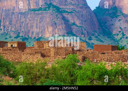 Felsen gebauten Häuser im Bereich Hombori, Mali Stockfoto