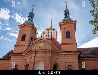 Kirche St. Lawrence auf dem Petrin-Hügel - Prag, Tschechische Republik Stockfoto