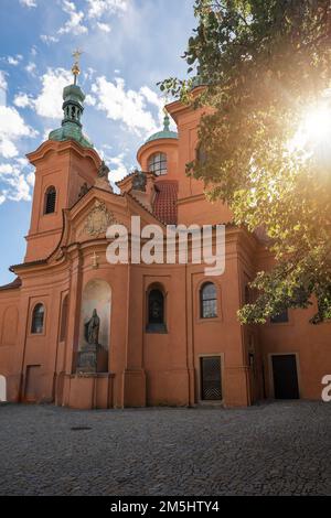 Kirche St. Lawrence auf dem Petrin-Hügel - Prag, Tschechische Republik Stockfoto