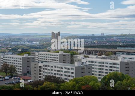 Strahov Tunnel Lüftungsturm und Great Strahov Stadion - Prag, Tschechische Republik Stockfoto