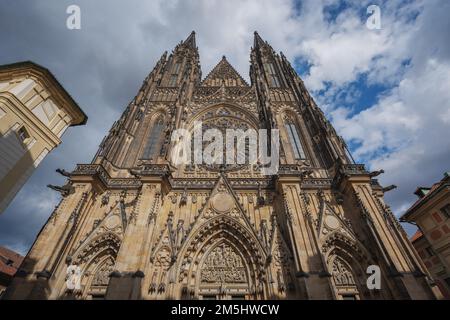 Hauptportal des Veitsdoms auf der Prager Burg - Prag, Tschechische Republik Stockfoto