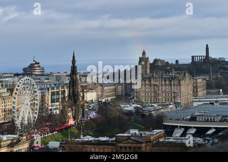 Edinburgh Scotland, Vereinigtes Königreich, 29. Dezember 2022. Blick vom Edinburgh Castle über die Stadt vor Edinburghs Hogmanay. Live-Nachrichten von sst/alamy Stockfoto