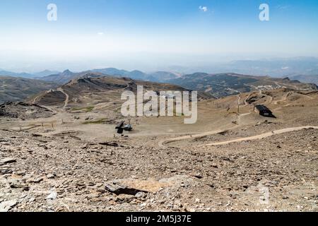 Ein Pfad zum Pico Veleta in der Sierra Nevada in Andalusien, Spanien Stockfoto