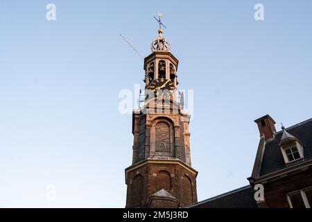 Niederlande, Amsterdam, Sommer 2021. Darstellung des Tourismus und des Alltags in Amsterdam, Niederlande, während der Sommerferien. Foto von M Stockfoto