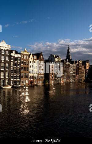 Niederlande, Amsterdam, Sommer 2021. Darstellung des Tourismus und des Alltags in Amsterdam, Niederlande, während der Sommerferien. Foto von M Stockfoto