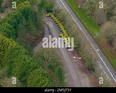 Luftdrohne aus dem Air Filmmaterial der Winterwartung in den Alton Towers Stockfoto