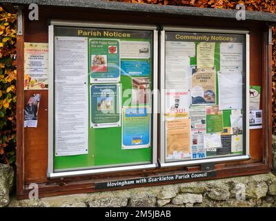 Gemeindeamt und Gemeindeamt. Hovingham mit dem Scackleton Gemeinderat, Hovingham, North Yorkshire Stockfoto