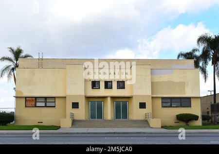 NORWALK, KALIFORNIEN - 28. DEZ. 2022: Das Fitnessstudio der Excelsior High School, ursprünglich Excelsior Union High School genannt, wurde 1903 gegründet. Stockfoto