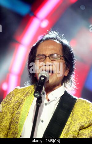 Yon Koeswoyo (27. September 1940 – 5. Januar 2018), Mitglied der legendären Band aus Indonesien, Koes Plus. Stockfoto